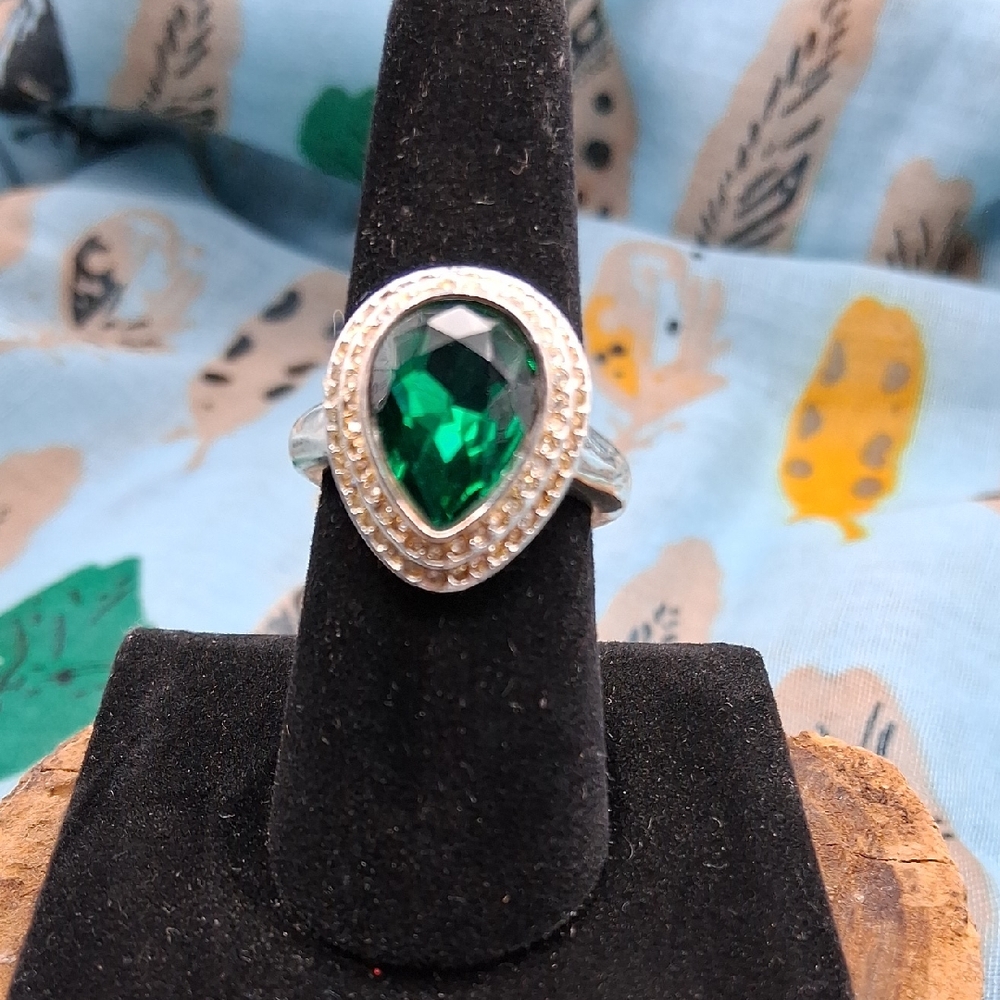 Vintage Avon Green Teardrop Gemstone Ring Sz 8
